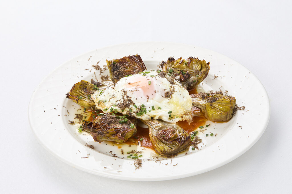  Alcachofas con huevo frito. restaurante casa masip, la rioja