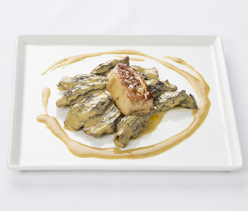 Colmenillas con foie. Restaurante Casa Masip, Ezcaray (La Rioja), Spain.